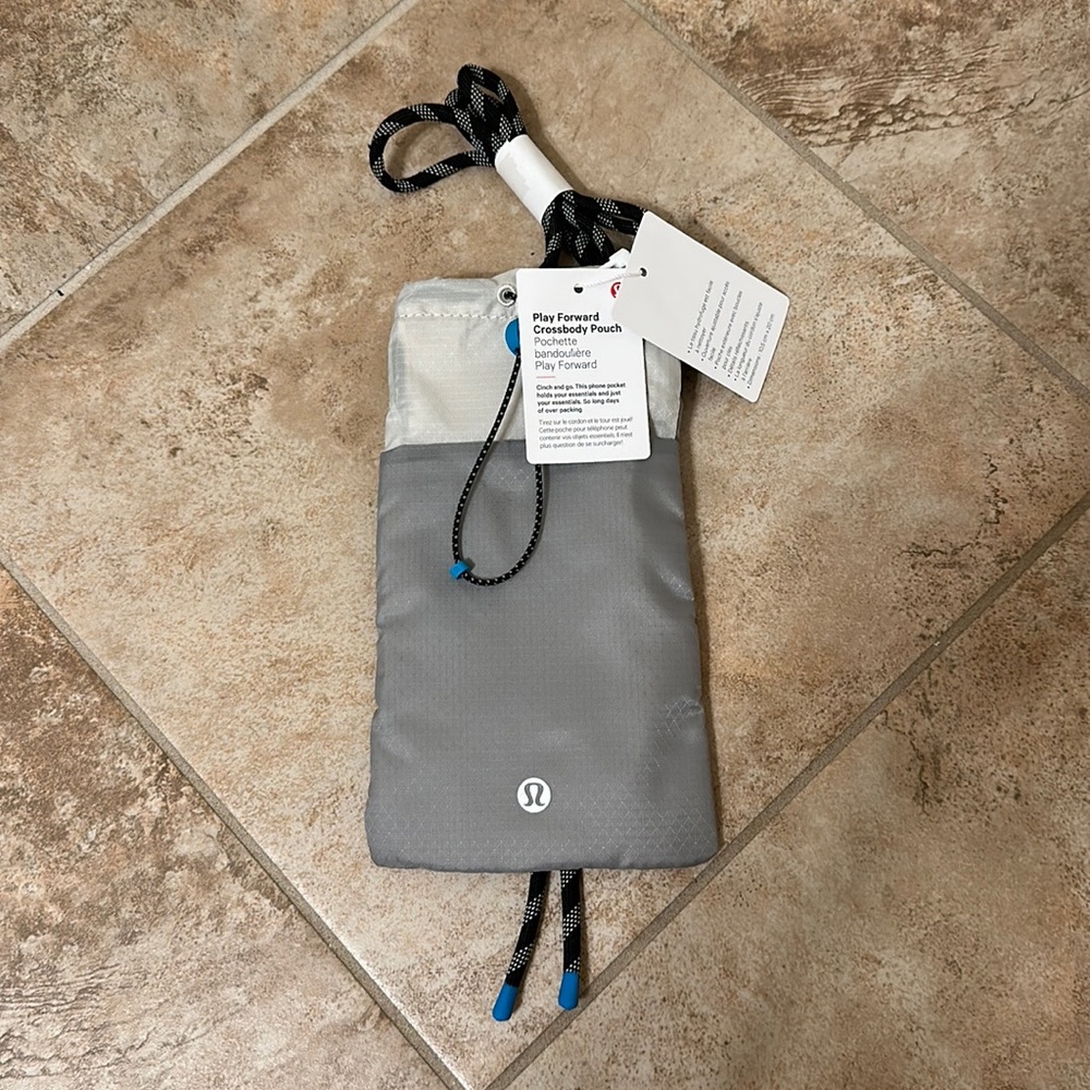 Lululemon Play Forward Crossbody Pouch NWT